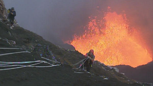 Hot video: Abseiling into a volcano – Channel 4 News