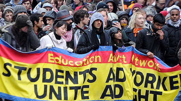 Lib Dem MPs may resign over tuition fees – Channel 4 News