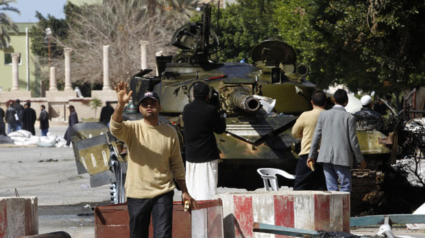 Gaddafi ramps up military action against rebels – Channel 4 News