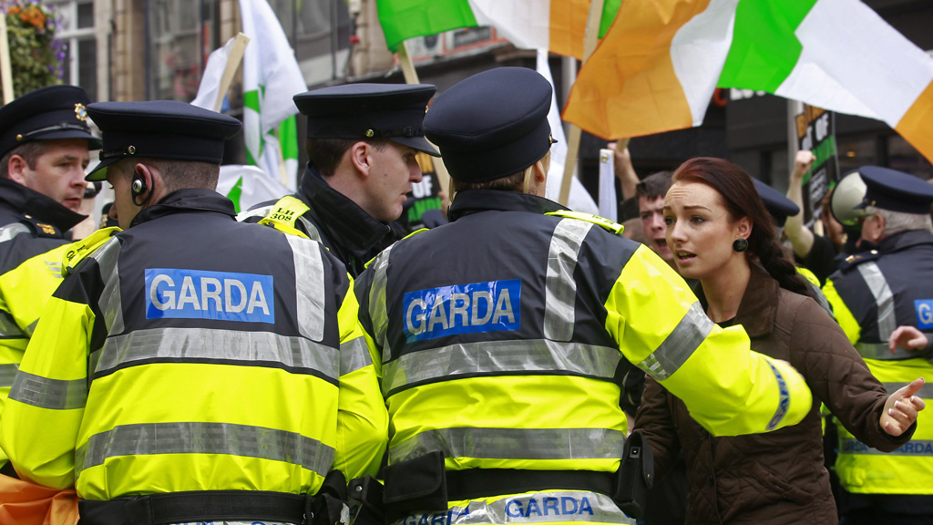 Queen visit Ireland’s largest ever security operation Channel 4 News