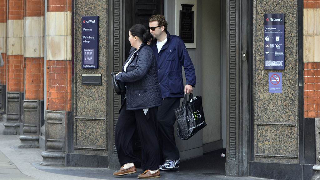 NatWest branches’ historic Sunday opening after backlog Channel 4 News