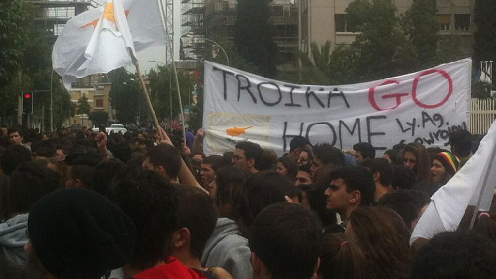 Schoolchildren protest over Cyprus bailout – Channel 4 News