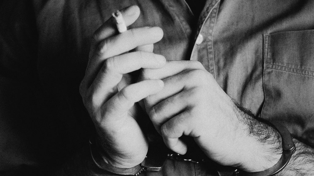 Coping with life in prison should we ban smoking in jail? Channel 4 News