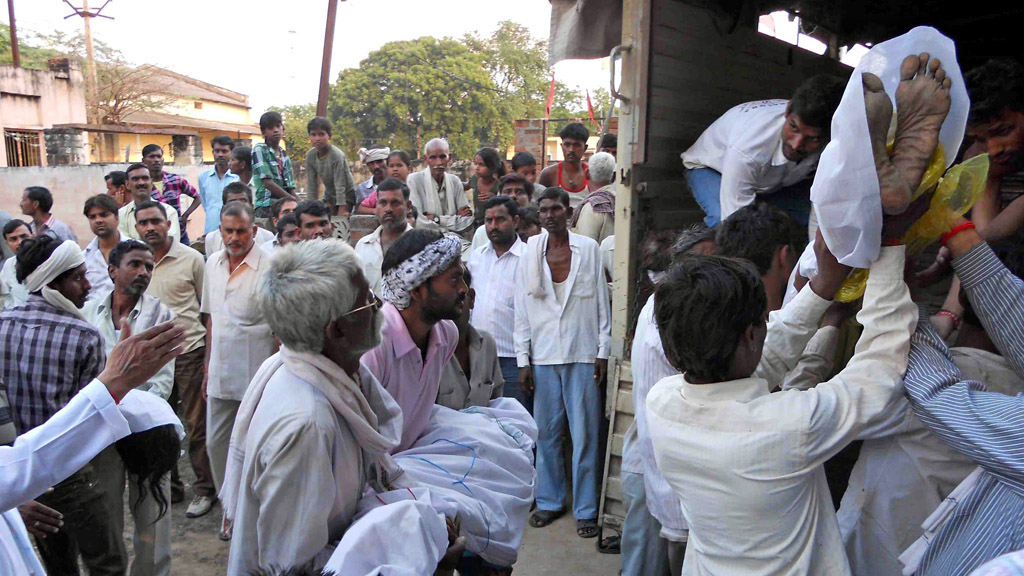 Over 100 dead in Indian temple stampede Channel 4 News