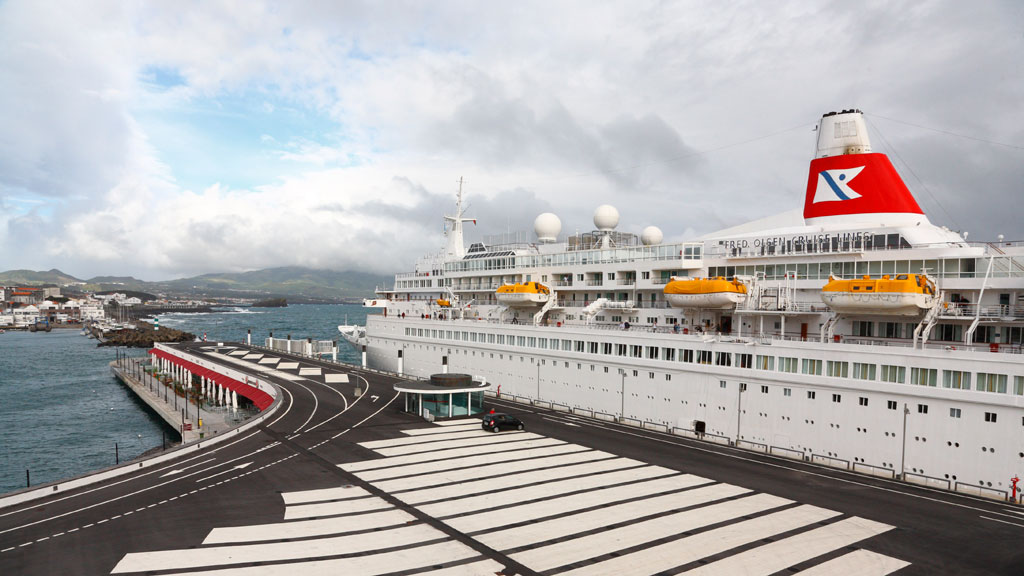 Unlucky Cruise Ship Sets Sail After Mechanical Failure Channel 4 News