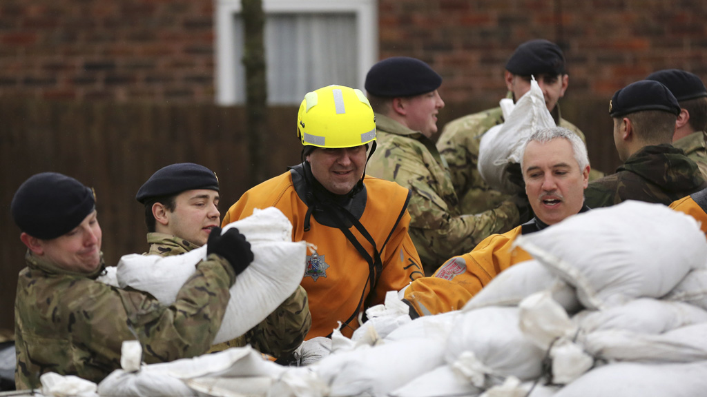 Army to do lightning inspection of flood defences – Channel 4 News