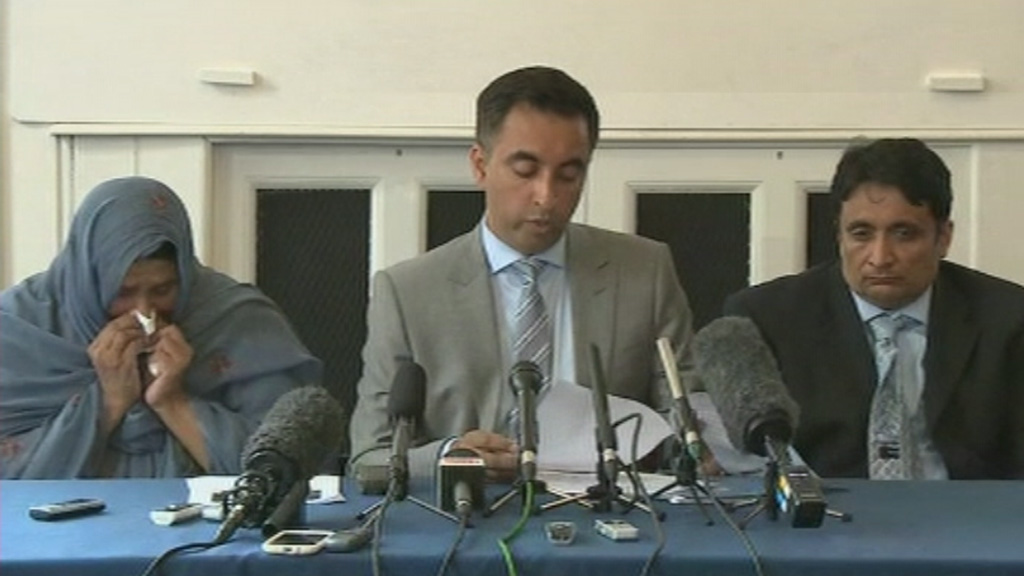 Parents urge ‘bedroom radical’ Aqsa Mahmood to return home – Channel 4 News