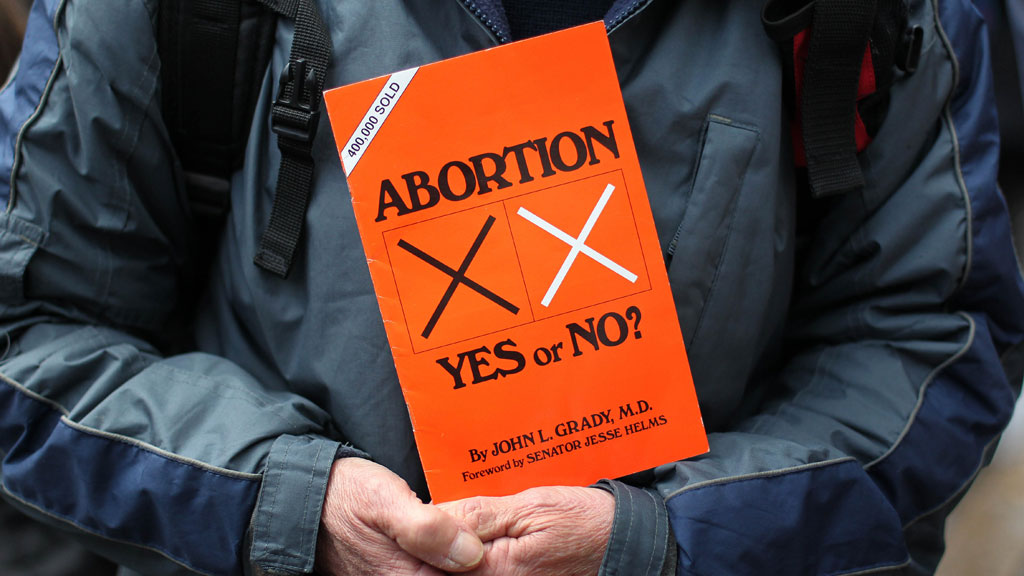 Abortion buffer zones free speech v free choice Channel 4 News