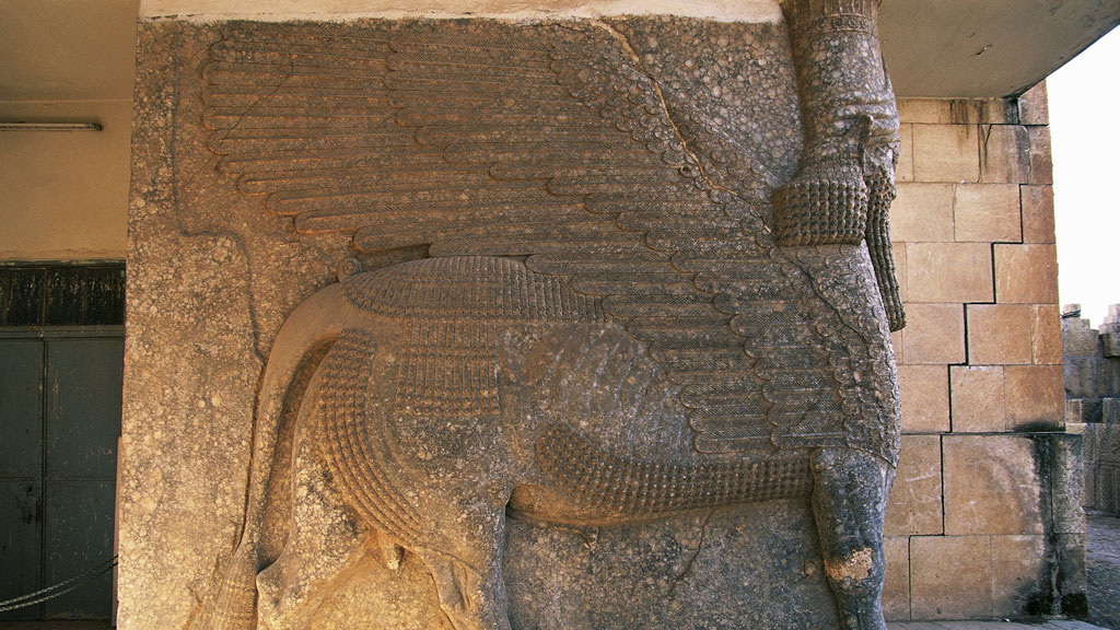 IS fighters ‘bulldoze’ ancient Assyrian site at Nimrud – Channel 4 News