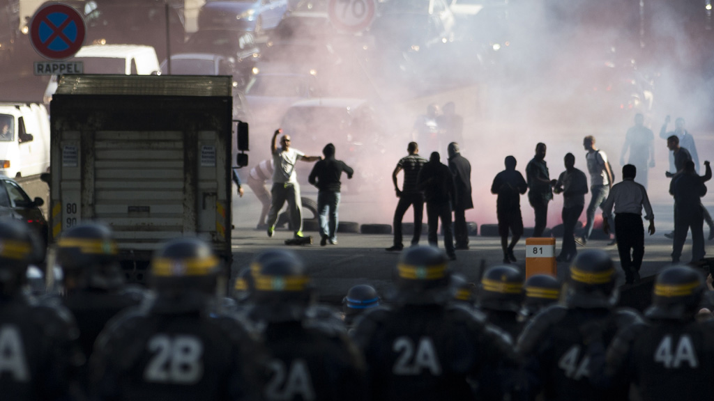 Paris riot: anti-Uber protest turns violent – Channel 4 News