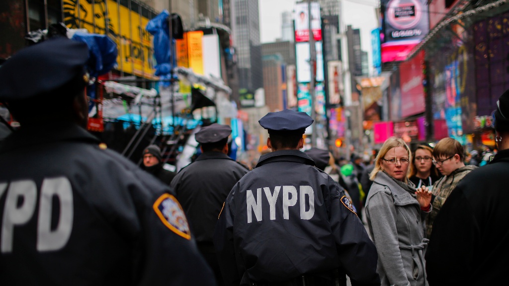 New Year’s Eve terror plot ‘foiled’ in New York – Channel 4 News