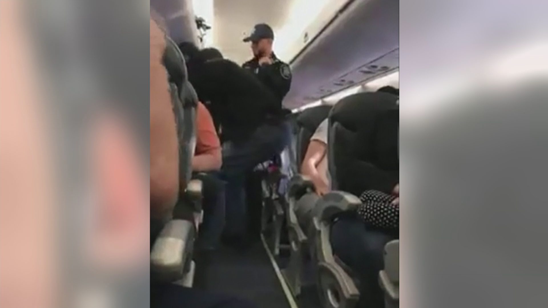 A United Airlines Disaster The Complete Flight Grounding Story - ko14tvi
