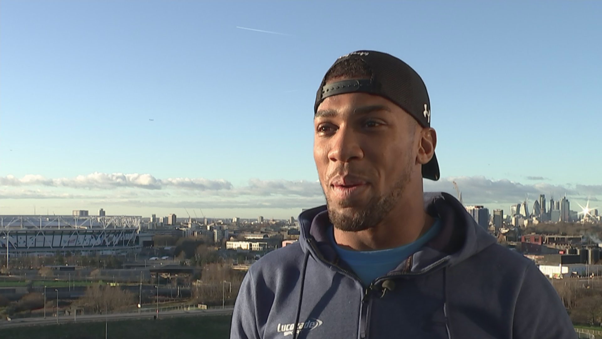 Heavyweight anti-crime message from boxing champ – Channel 4 News
