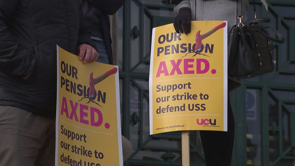 University staff strike over pensions – Channel 4 News