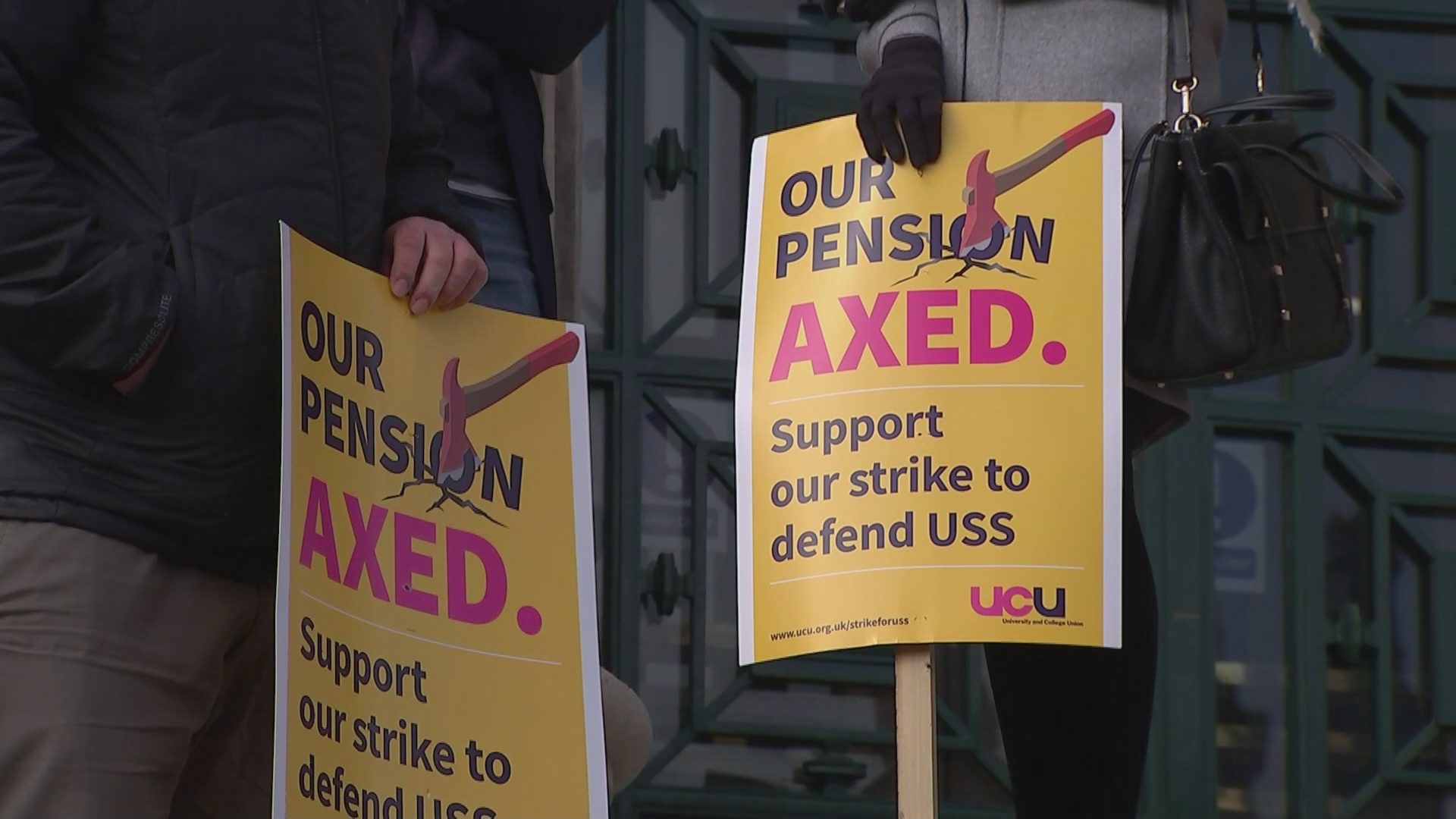University staff strike over pensions – Channel 4 News