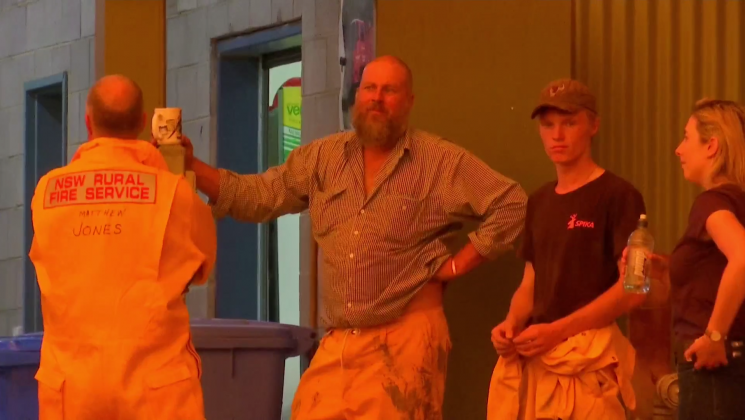 Matthew Petch Up close with Australia’s volunteer firefighters – Channel 4 News