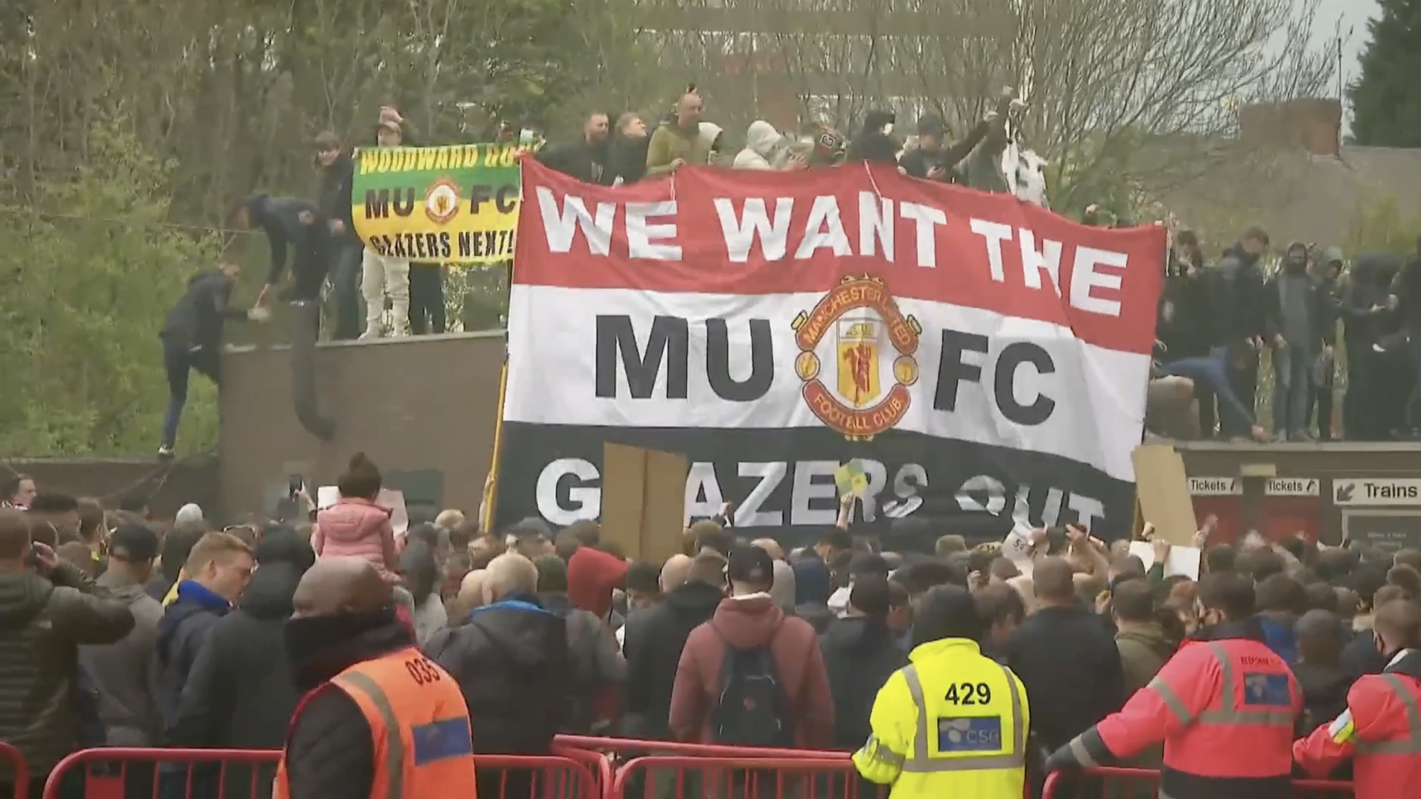 Understand fans’ ‘frustrations’, ministers say after Manchester United protest