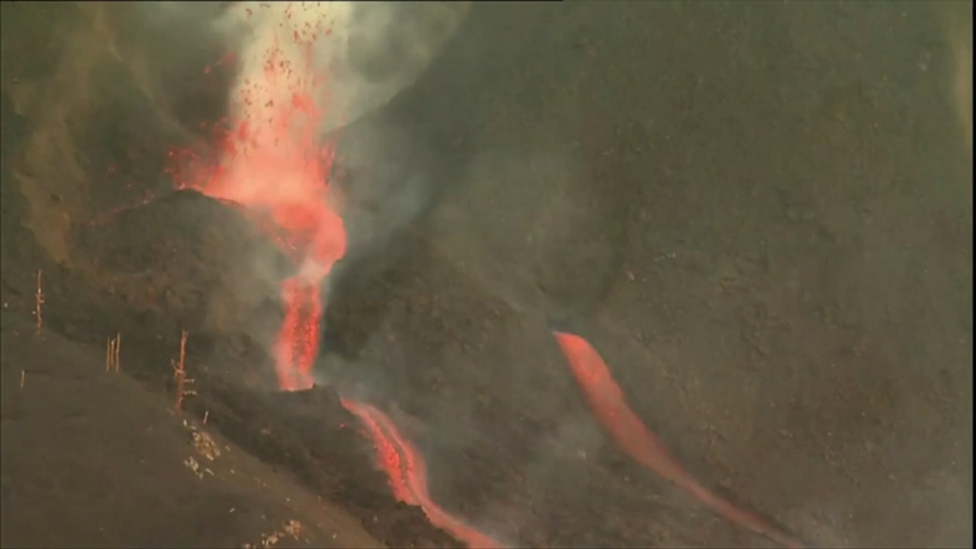 Canary Islands volcano continues to erupt for a sixth day Channel 4 News