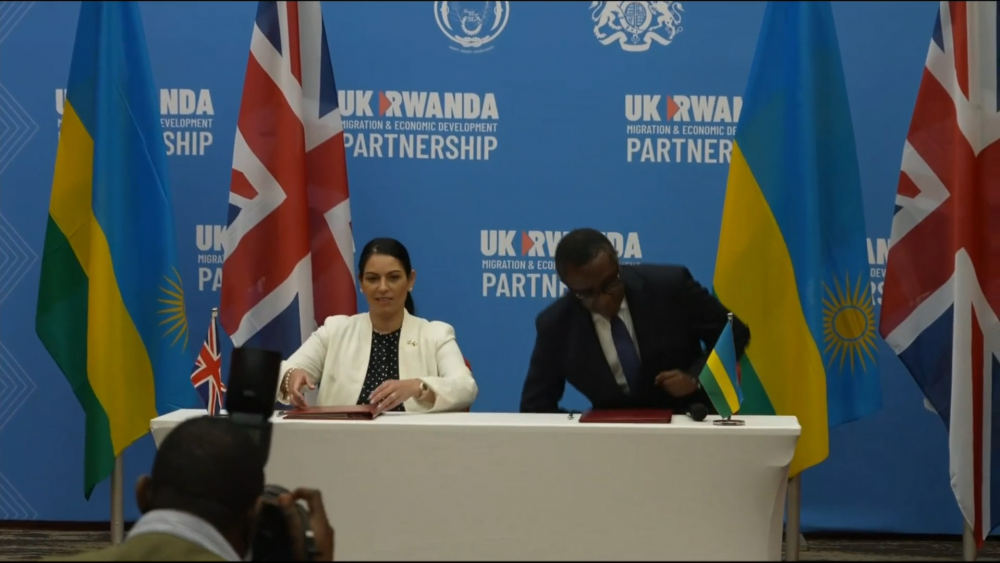 Home Secretary defends new Rwanda asylum seeker policy – Channel 4 News
