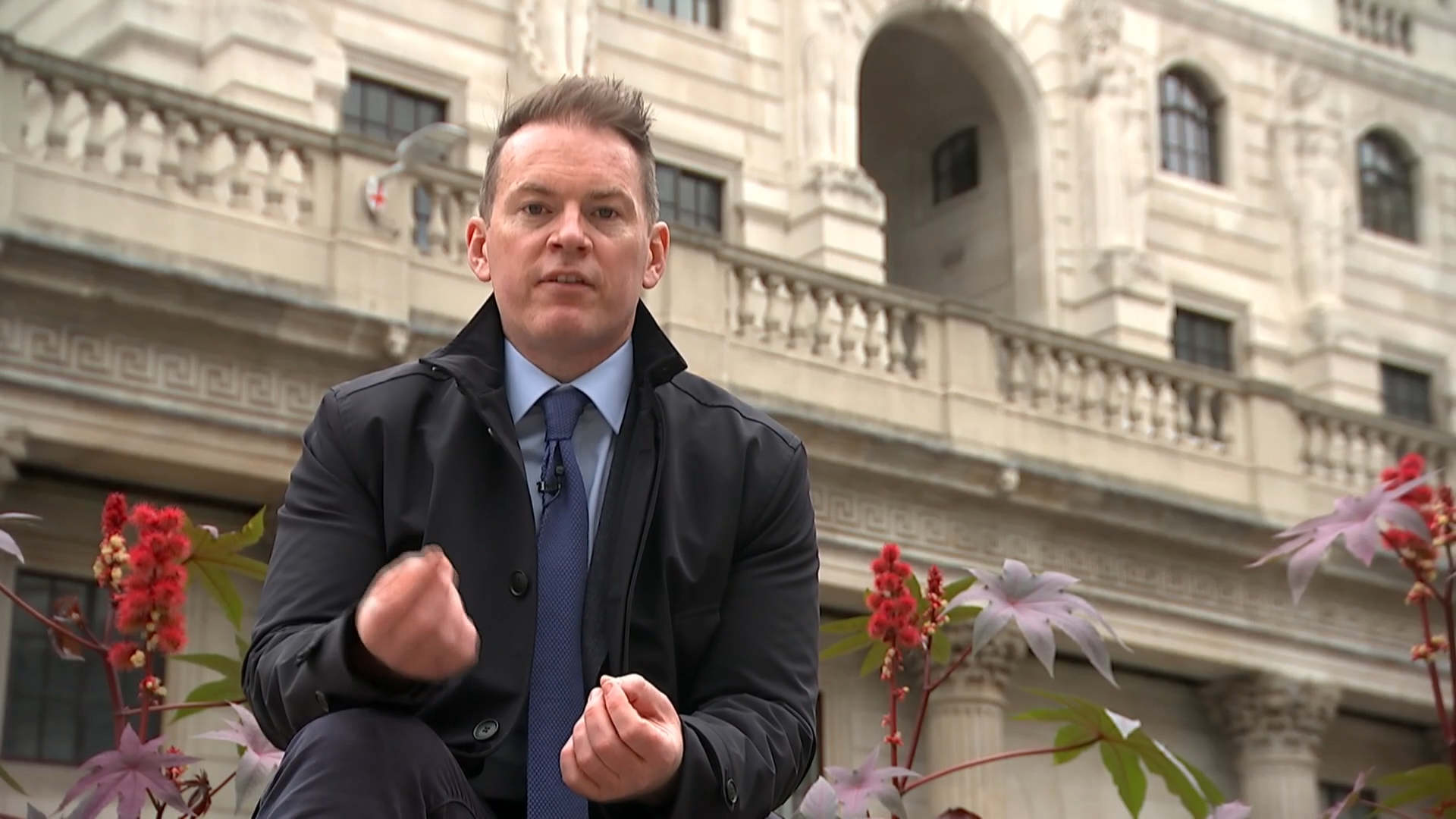 Bank of England takes emergency action to calm market – Channel 4 News