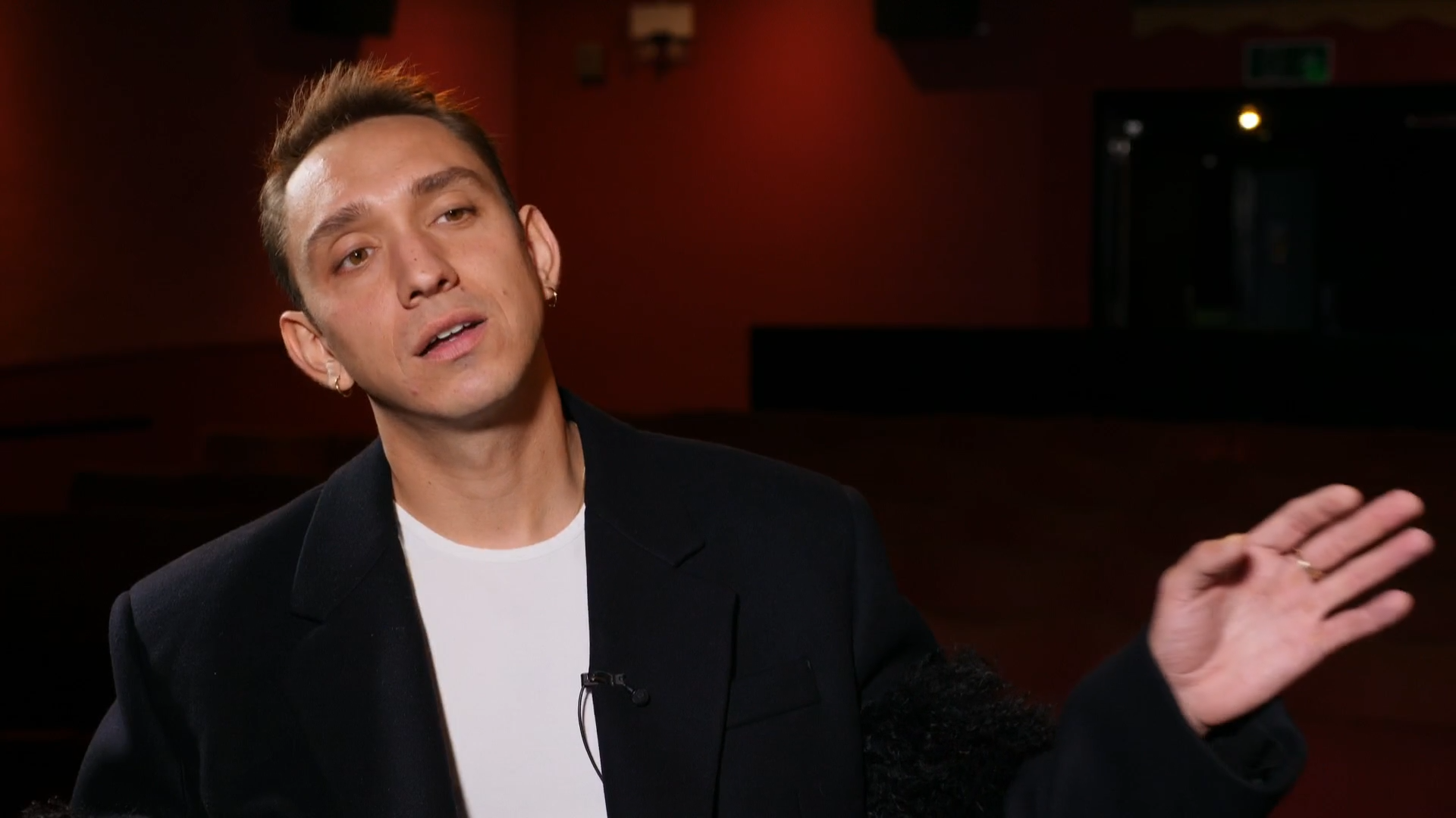 the-xx-singer-songwriter-oliver-sim-on-living-with-hiv-channel-4-news