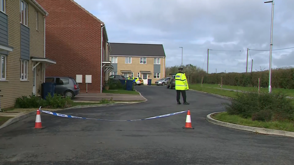 Father and son shot dead in Cambridgeshire – Channel 4 News