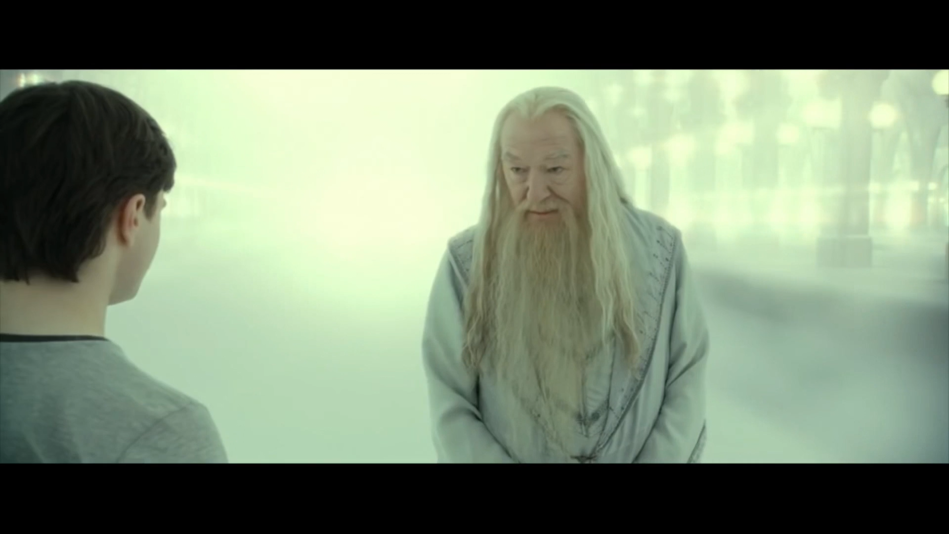 Actor Michael Gambon dies aged 82 – Channel 4 News