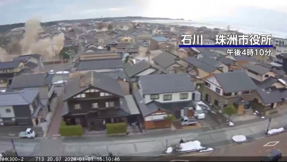 Japan earthquake triggers tsunami warning – Channel 4 News