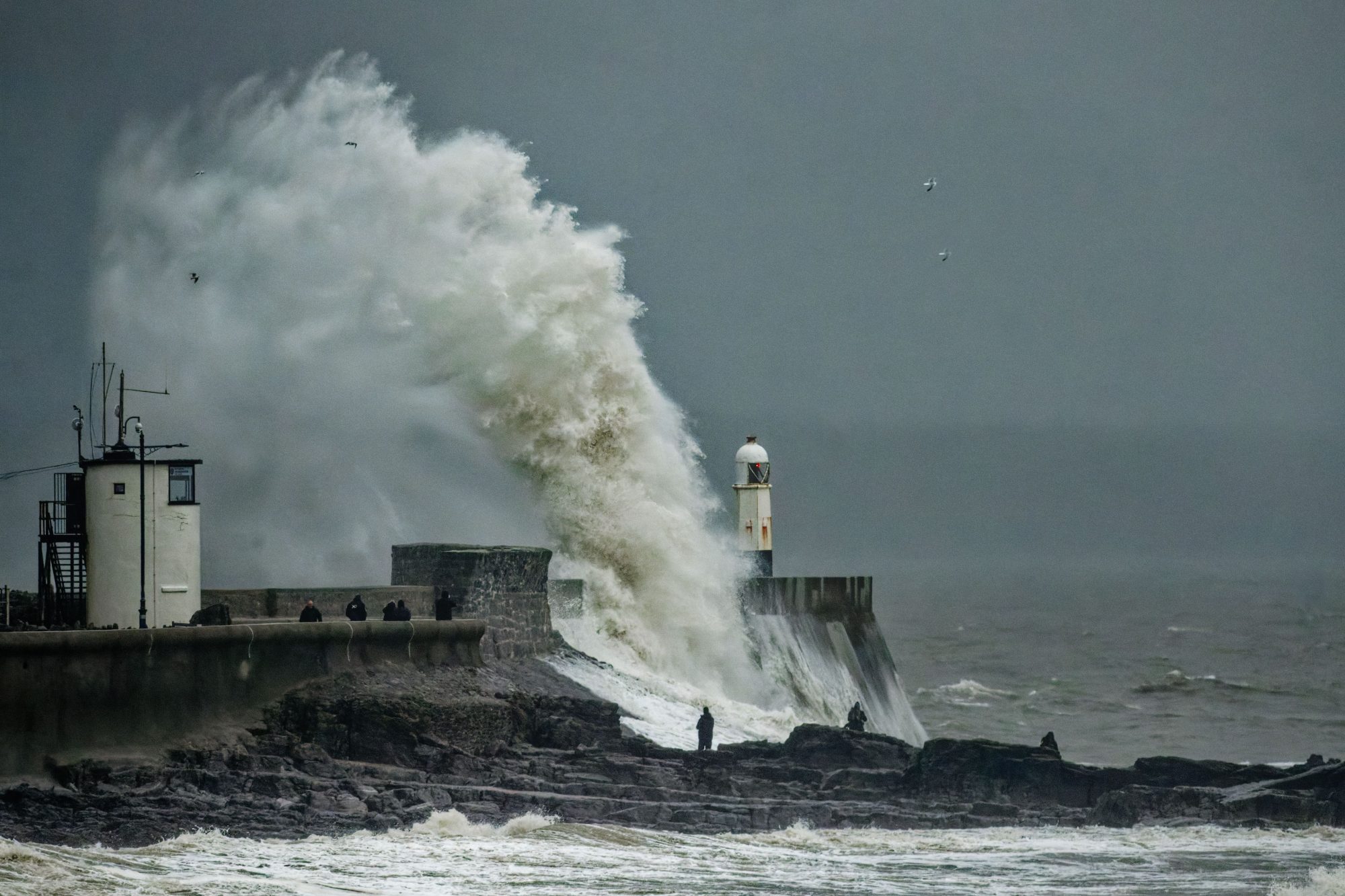 Storm Darragh to hit UK with damaging 80mph winds – Liam Dutton ...