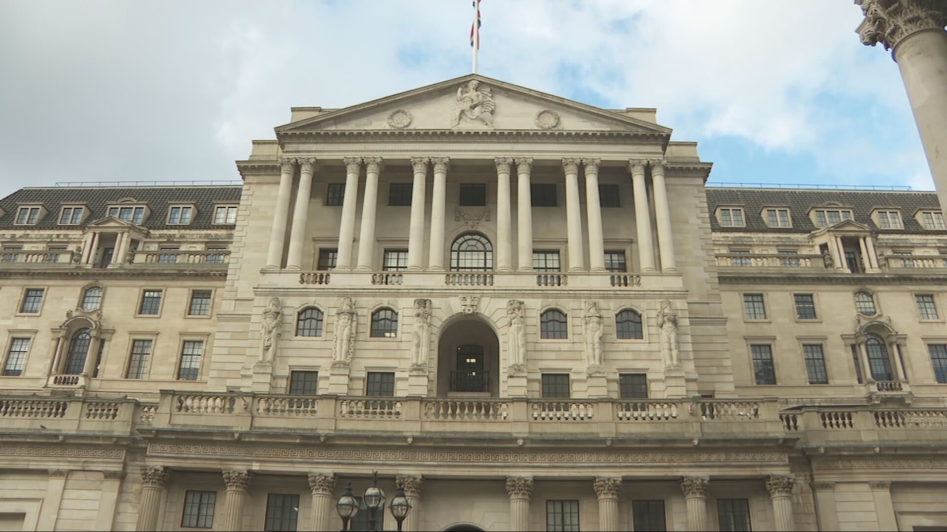 Bank of England cuts interest rate to 4% despite inflation fears ...