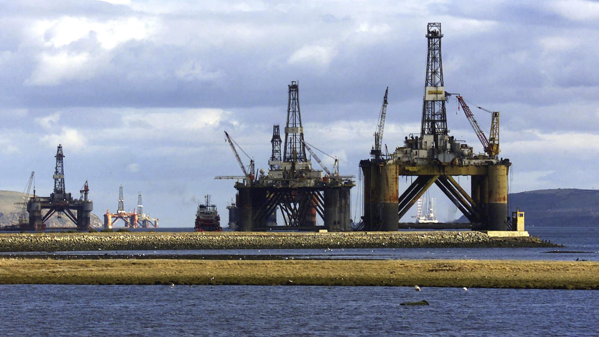 FactCheck: would opening up North Sea oil again resolve the current energy price problems for the UK?