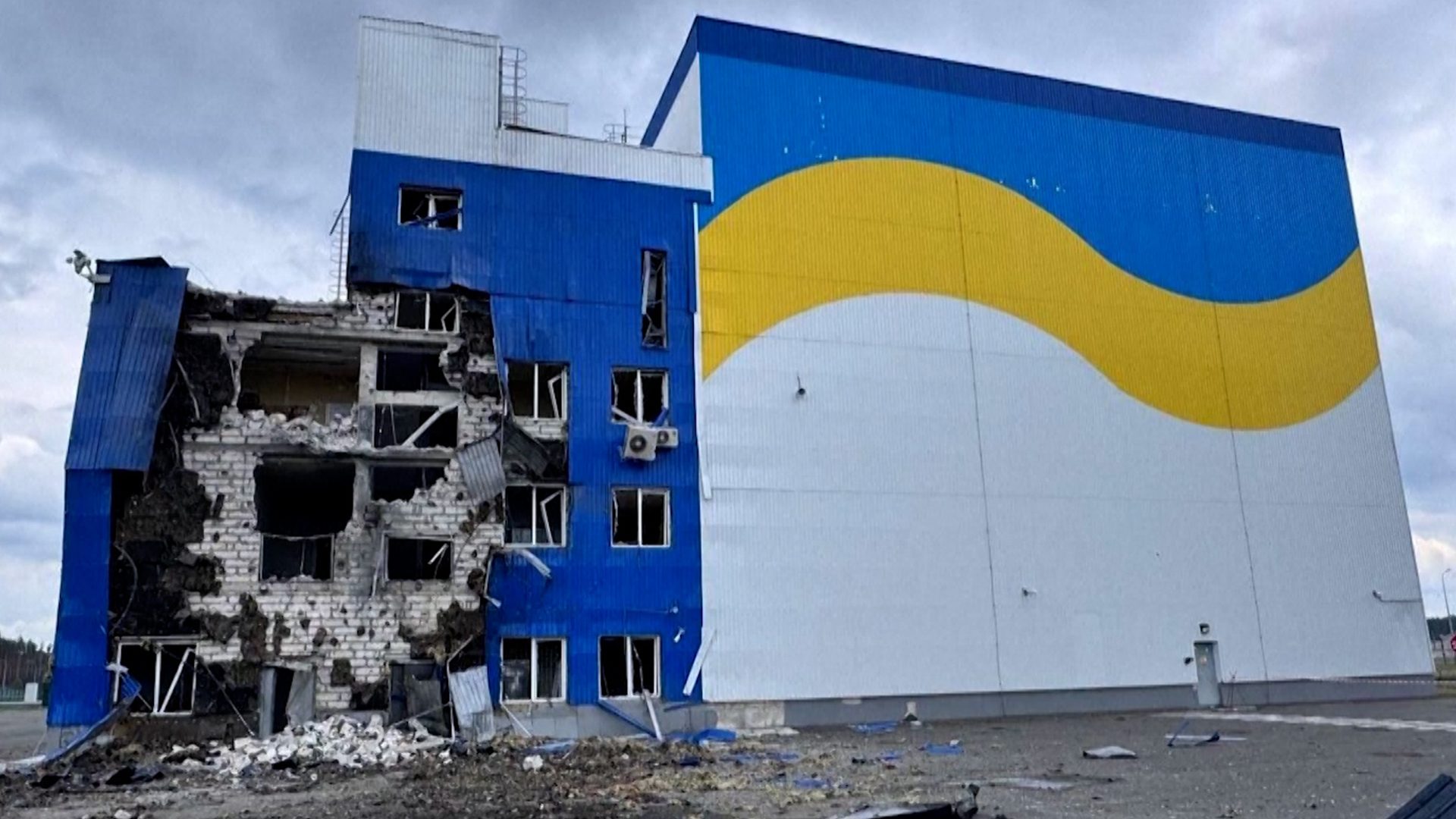 Ukraine war: Russian strikes nuclear fuel site near Chernoby