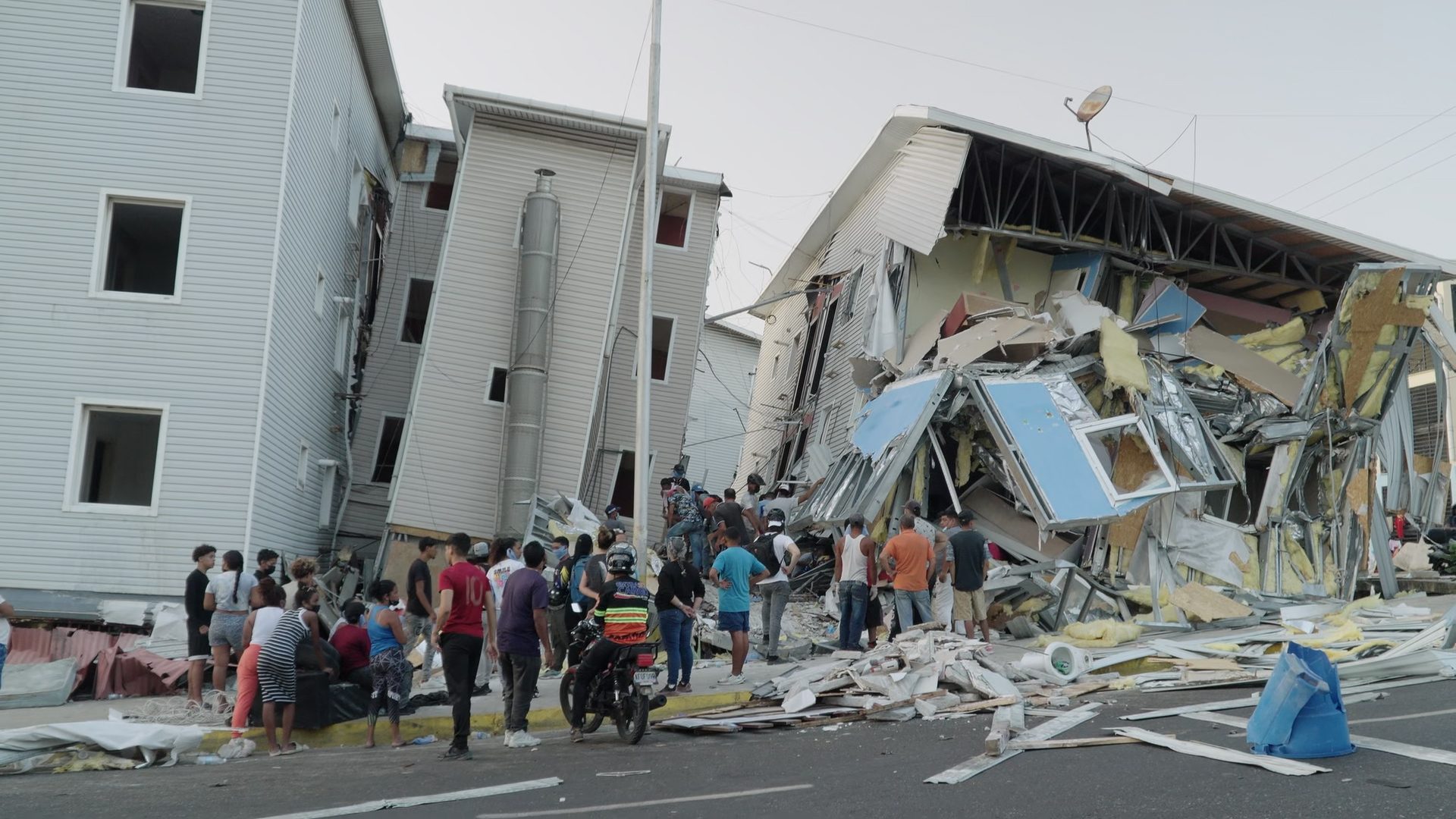 Newborn pulled from rubble as Venezuela quake death toll passes 1,400