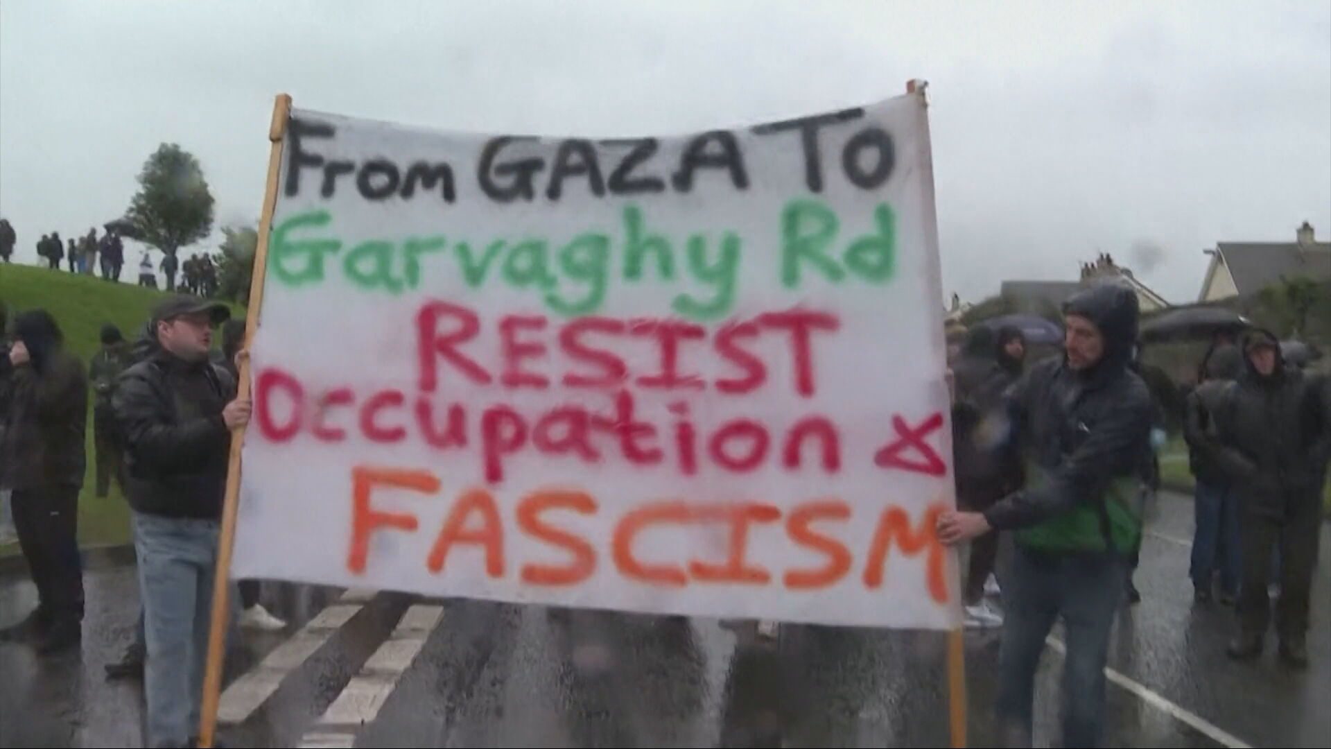 Portadown: Thousands of protesters block loyalist Orange Order march in Northern Ireland