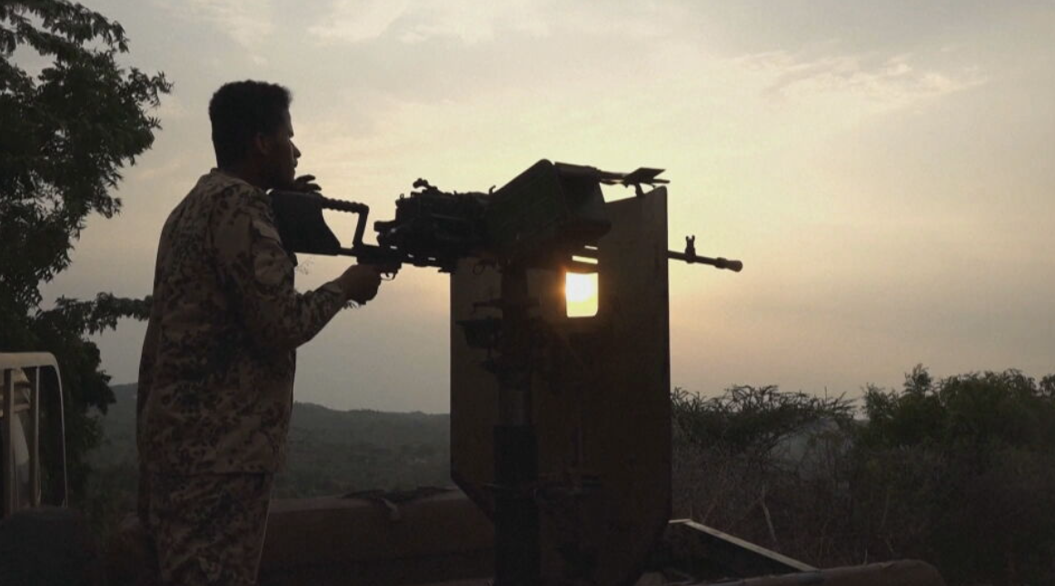 Yemen: Thousands flee amid reports Houthis kill hundreds in advance across Red Sea coast